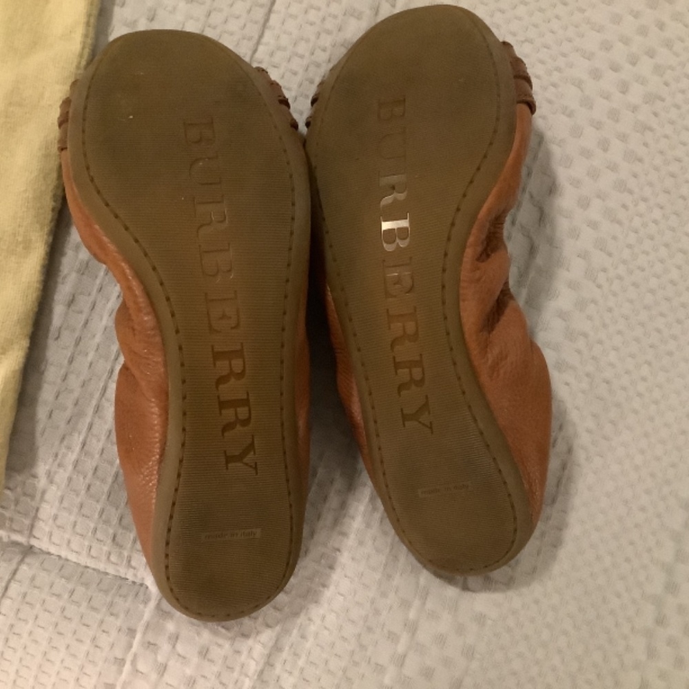 Burberry Flats - Picture 2 of 2